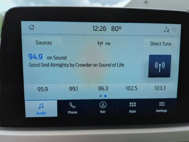 Used 2021 Red Ford SE image 13