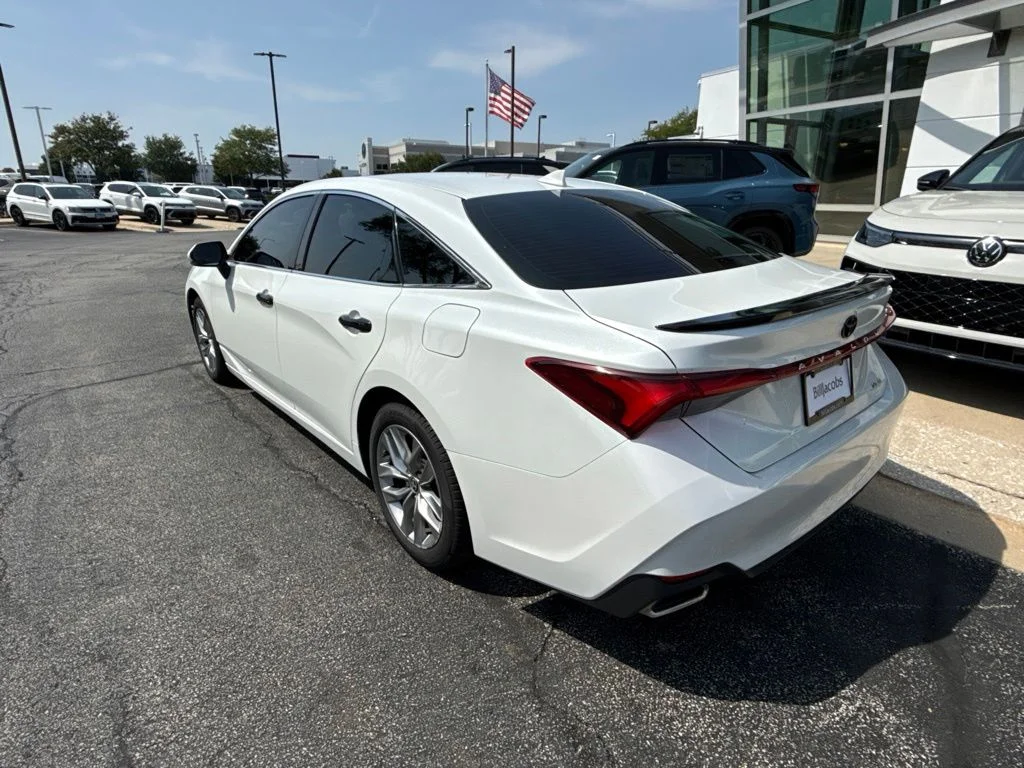 Used 2022 Pearl Toyota XLE image 4