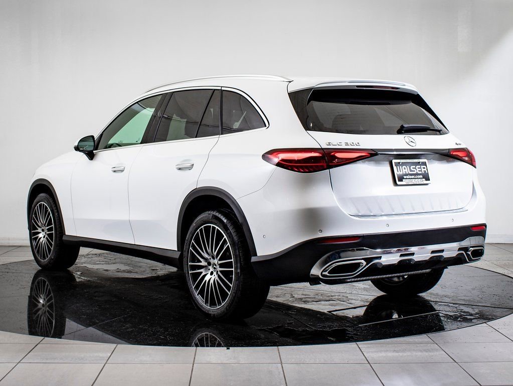 New 2026 MANUFAKTUR Moonlight White Metallic Mercedes-Benz GLC 300 image 11