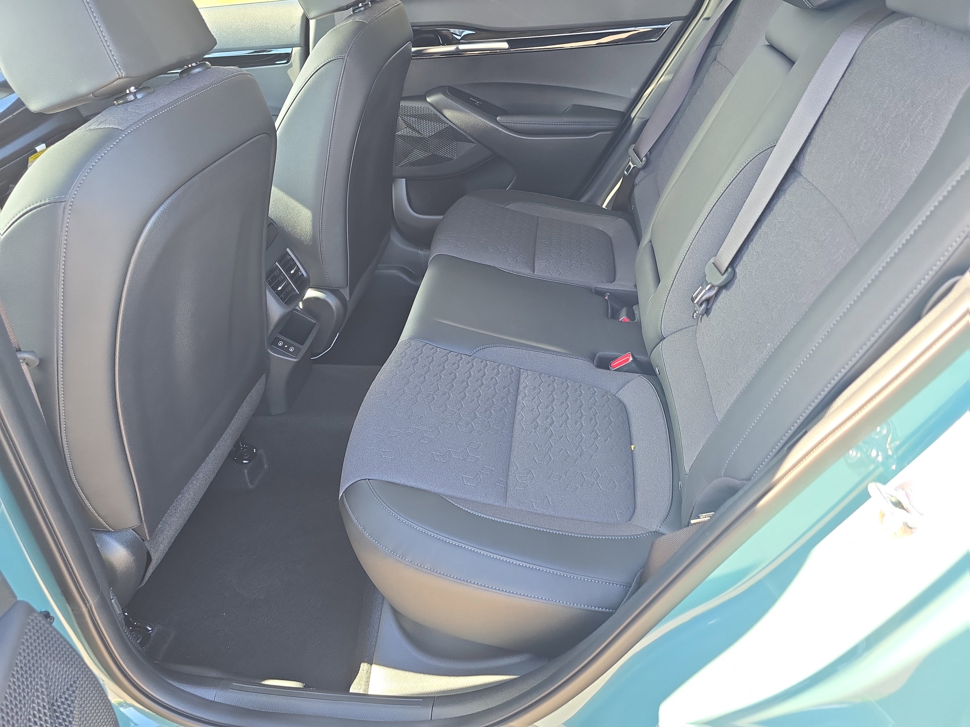New 2026 Pluton Blue / Black Roof Kia S image 16