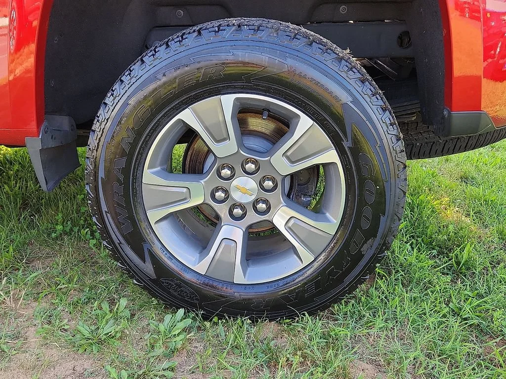 Used 2015 RED ROCK METALLIC Chevrolet 4WD Z71 image 8