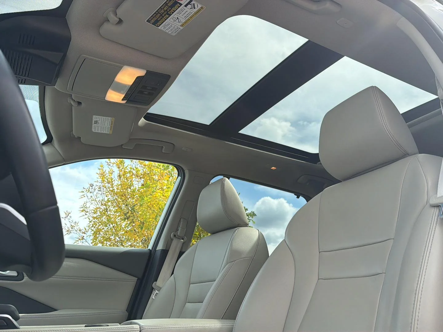 Used 2023 Pearl White Tricoat Nissan SL image 12