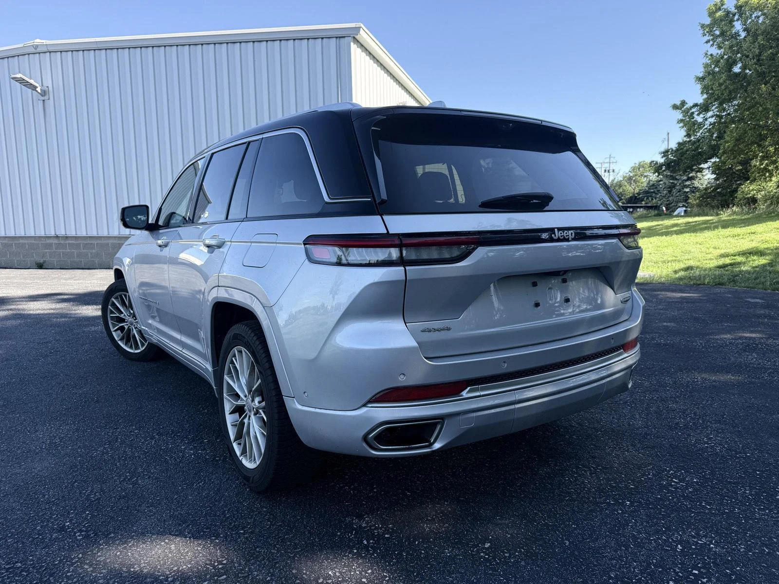 Used 2023 SILVER ZYNITH Jeep SUMMIT image 2