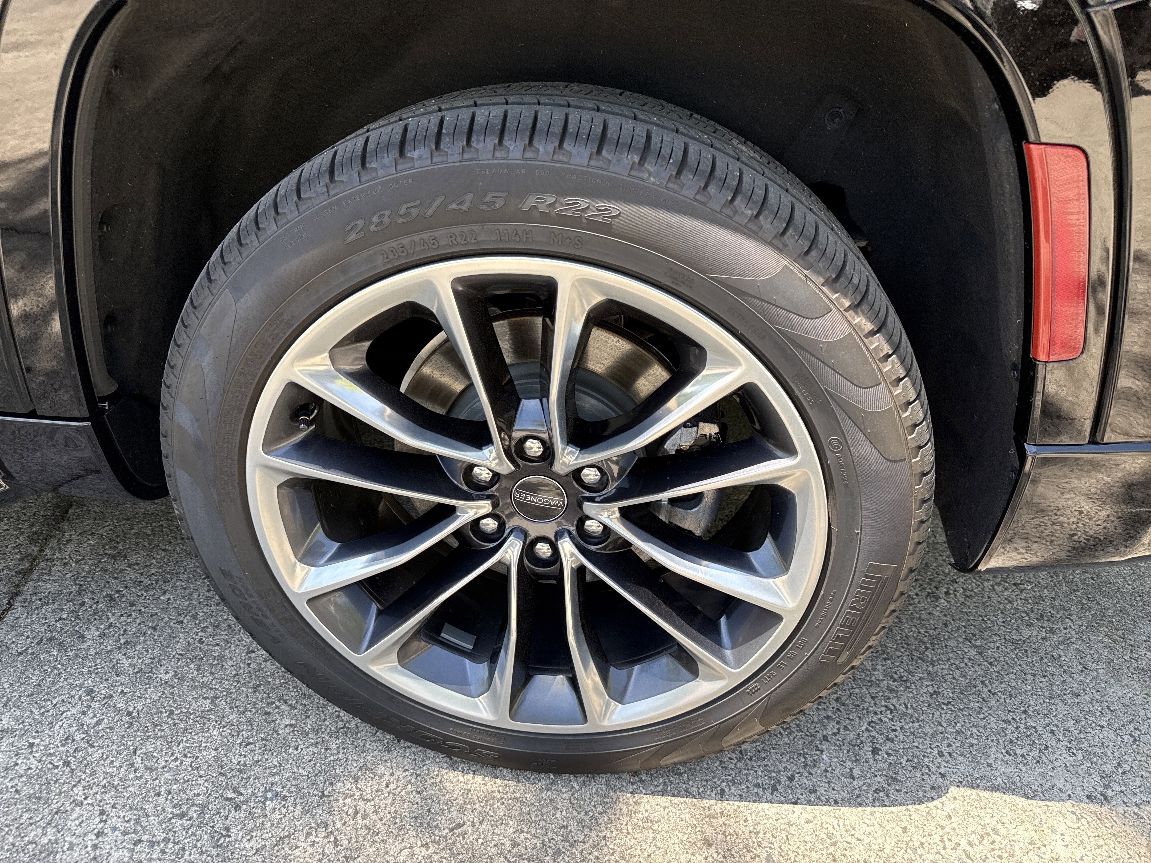 Used 2024 Diamond Black Crystal Pearlcoat Jeep Series II image 19