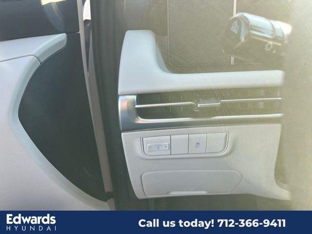 New 2025 White Hyundai SE AWD image 19