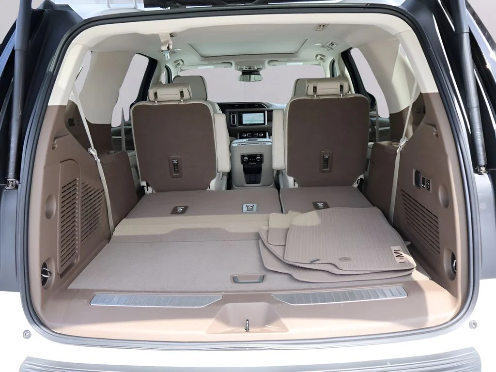 Used 2023 White Frost Tricoat GMC Denali image 16