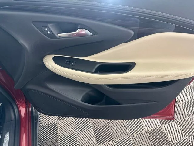 Used 2019 Red Buick Essence image 23