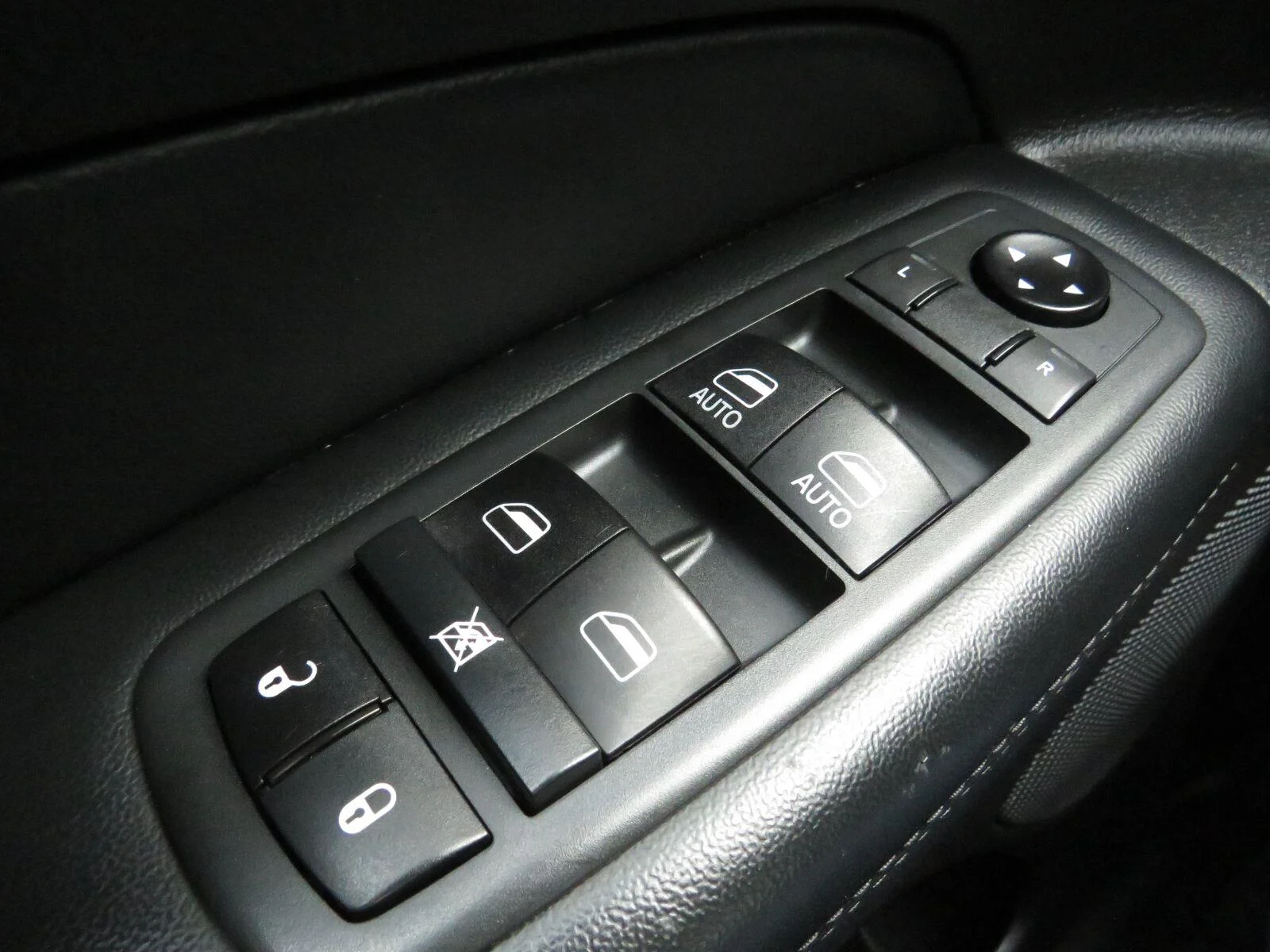 Used 2020 Bright White Clea Jeep Limited X image 29