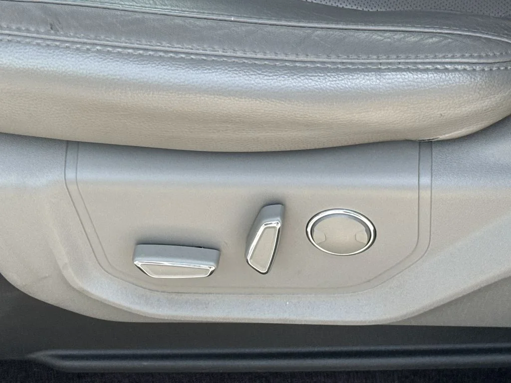 Used 2015 Silver Ford Lariat image 26