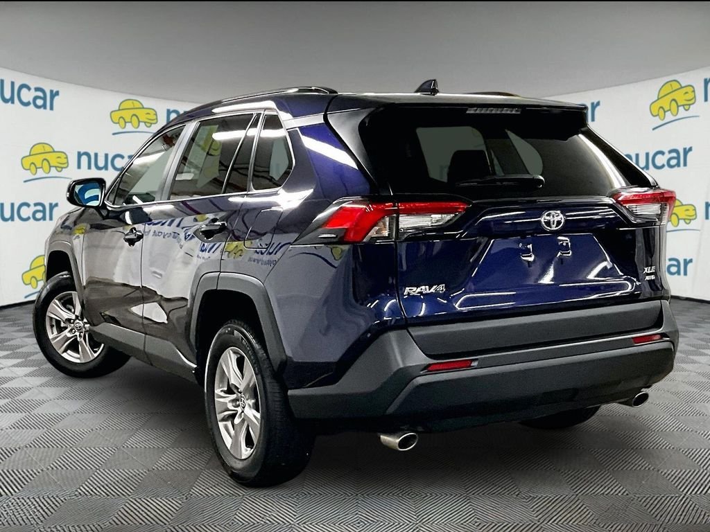 Used 2025  Toyota XLE image 4