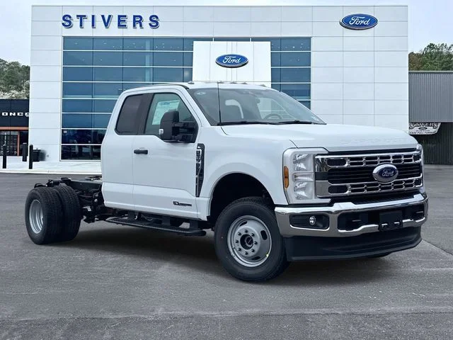 2026 Ford F-350 XL 4x4 SuperCab 168-In DRW's photo