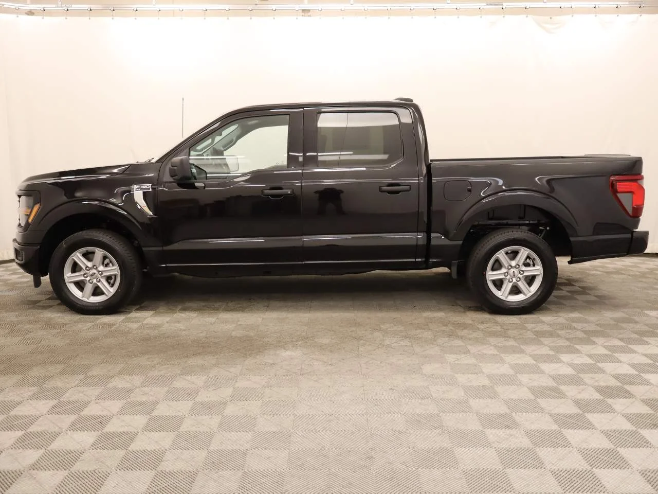 New 2026 Agate Black Metallic Ford XLT image 2