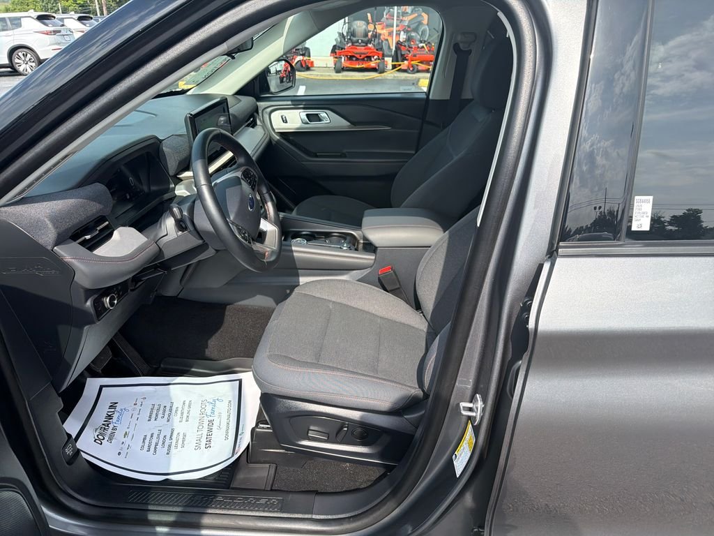 Used 2025 Gray Ford Active image 12