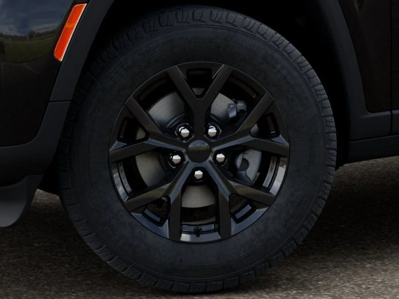 New 2026 Diamond Black Crystal Pearl-Coat Exterior Paint Jeep Laredo Altitude image 8