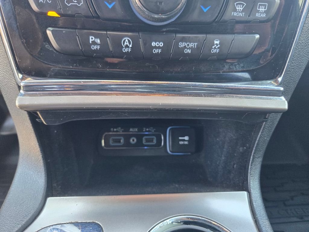 Used 2020 Black Jeep Laredo image 15
