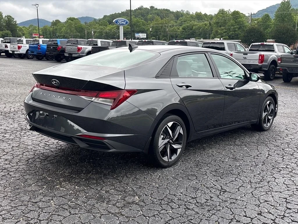 Used 2023 Gray Hyundai SEL image 8
