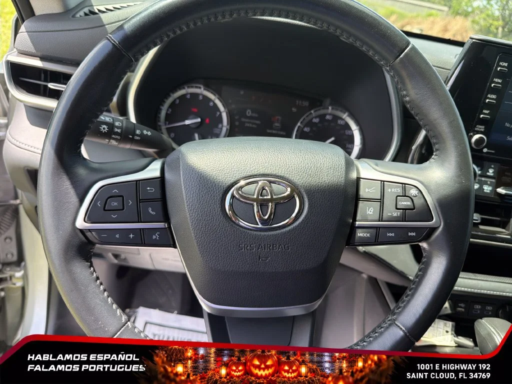 Used 2022 Silver Toyota XLE image 20