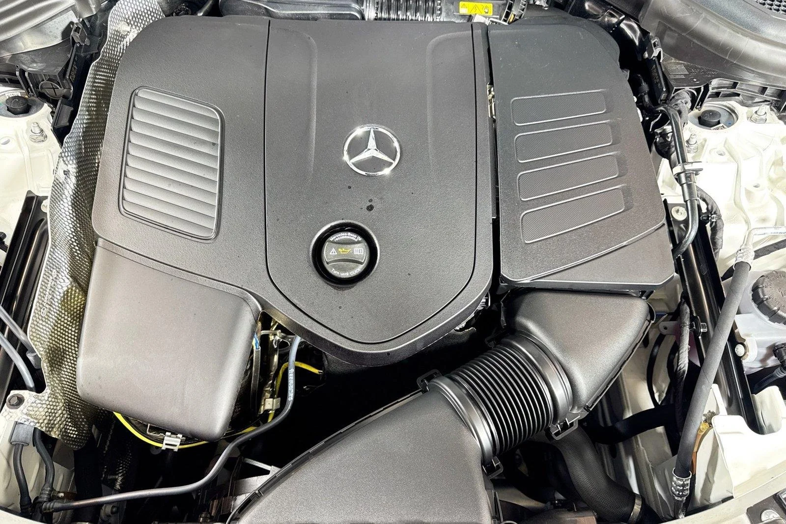 Used 2026 Polar White Mercedes-Benz GLC 300 image 29