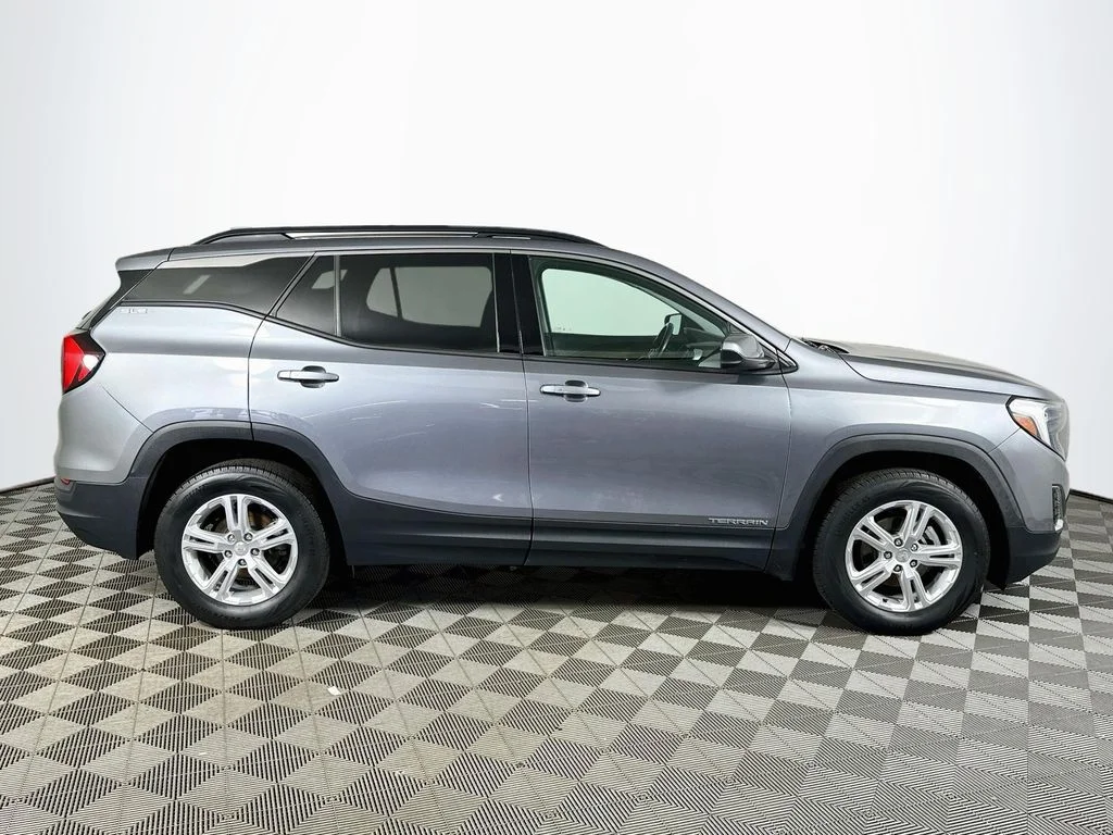 Used 2019 Steel Metallic GMC SLE image 4
