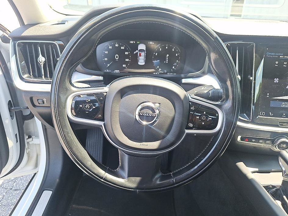Used 2020 Crystal White Pearl Metallic Volvo Momentum image 13