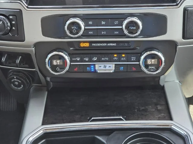 Used 2022  Ford Lariat image 16