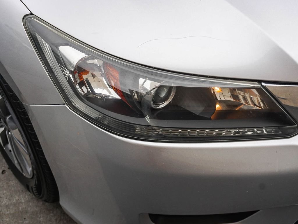 Used 2013  Honda LX image 10
