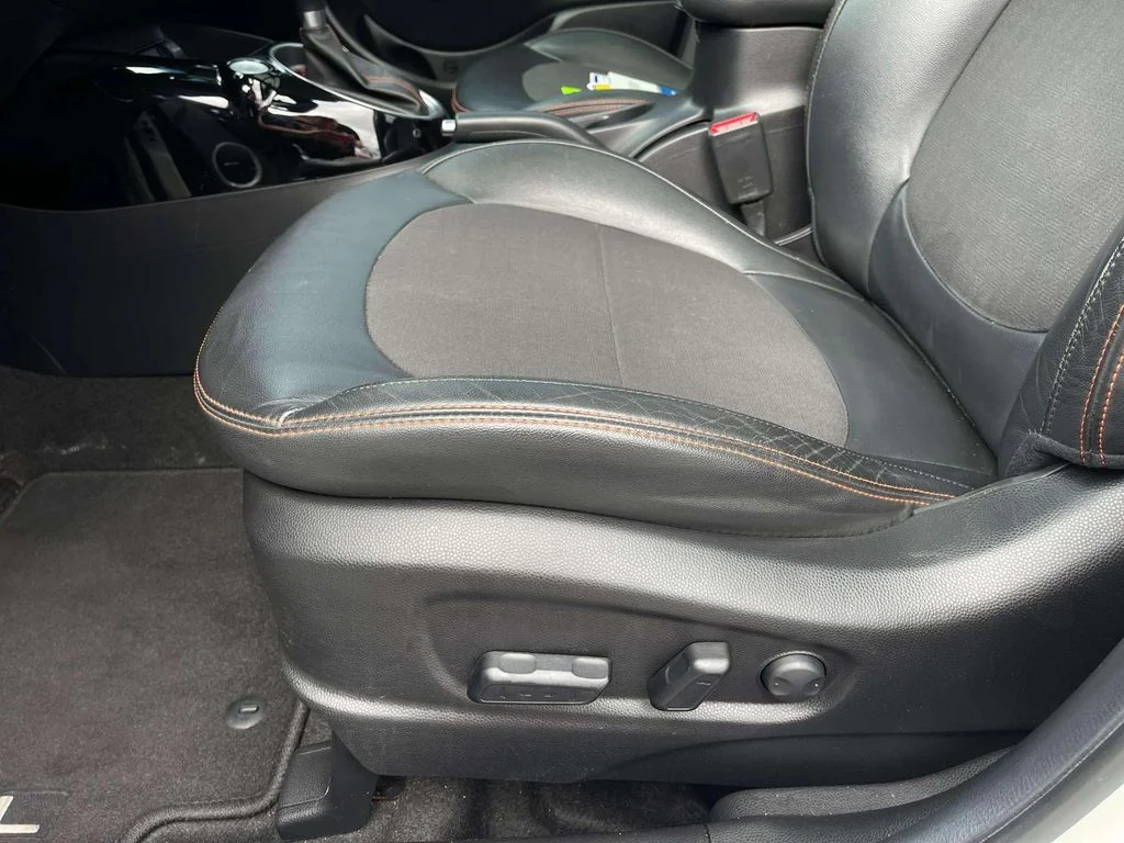 Certified Used 2019 Clear White Kia Exclaim image 25