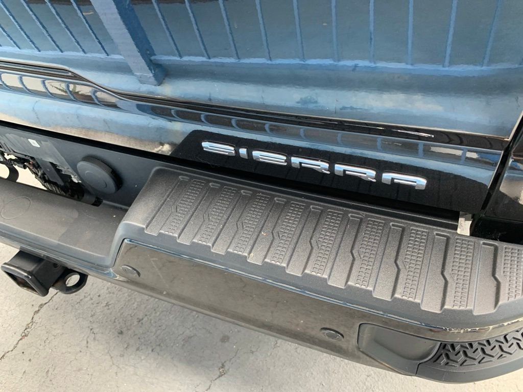 Used 2022 Black GMC Denali image 9