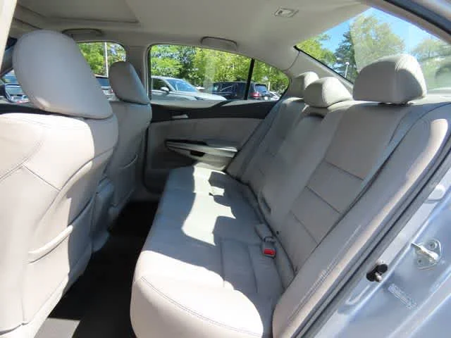 Used 2008 Alabaster Silver Metallic Honda  image 11