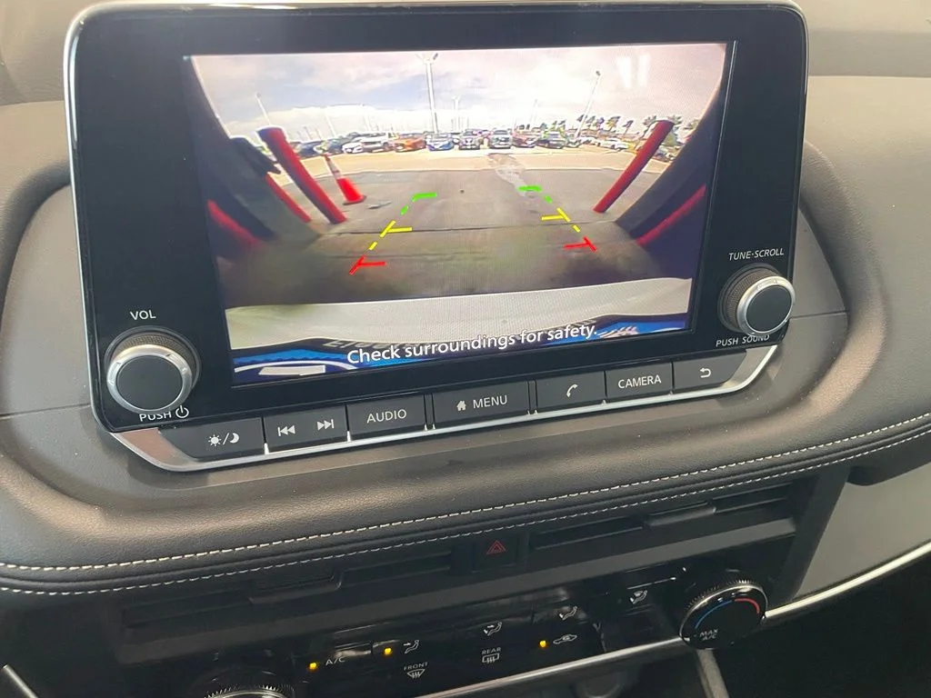 Used 2025 White Nissan S image 8