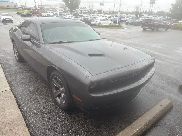 Used 2019 Gray Dodge SXT image 2