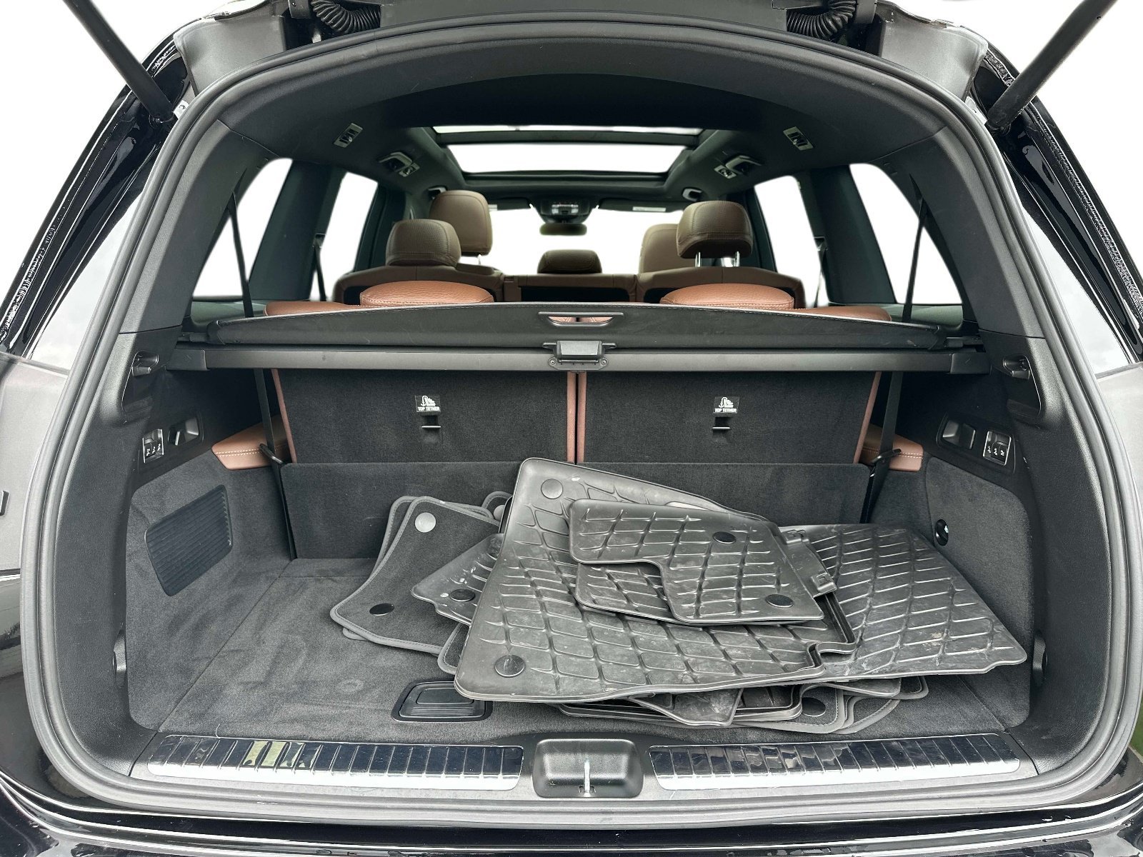 Certified Used 2024 Obsidian Black Metallic Mercedes-Benz GLS 450 image 9