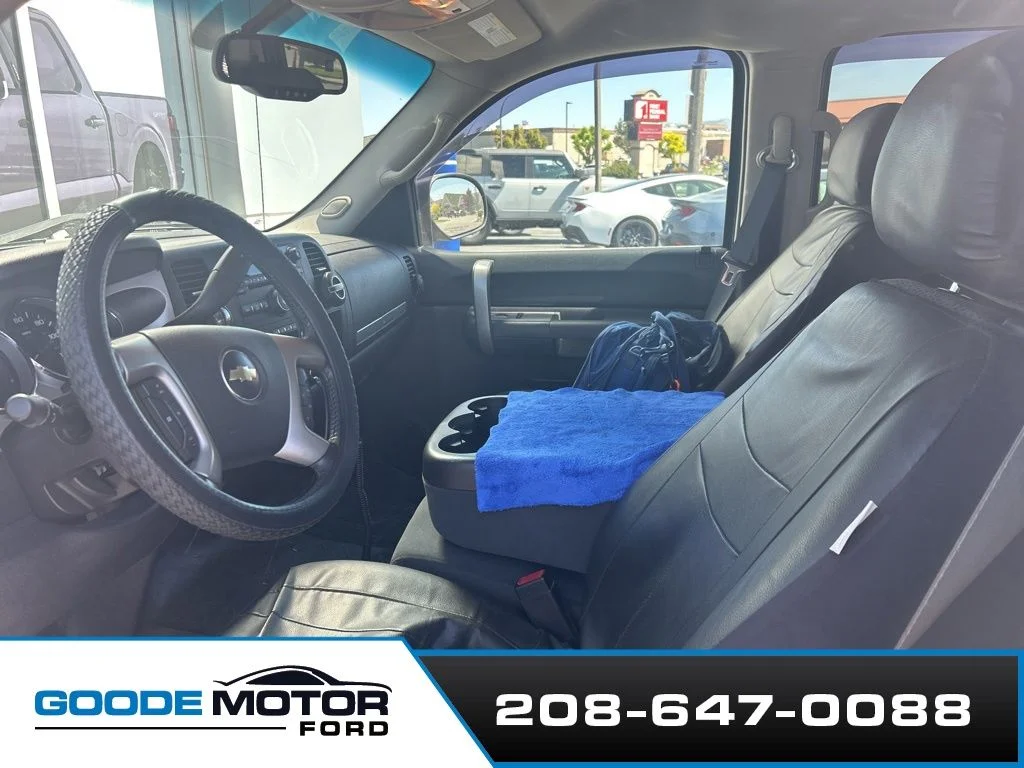 Used 2007 Silver Chevrolet LT image 3