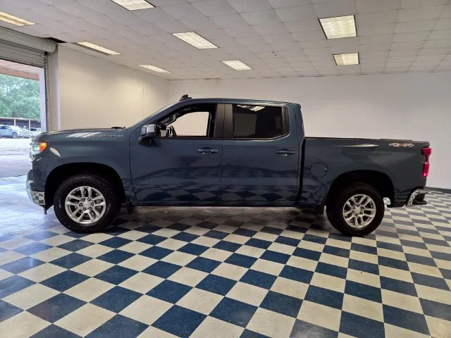 Used 2024 Lakeshore Blue Metallic Chevrolet LT (2FL) image 4