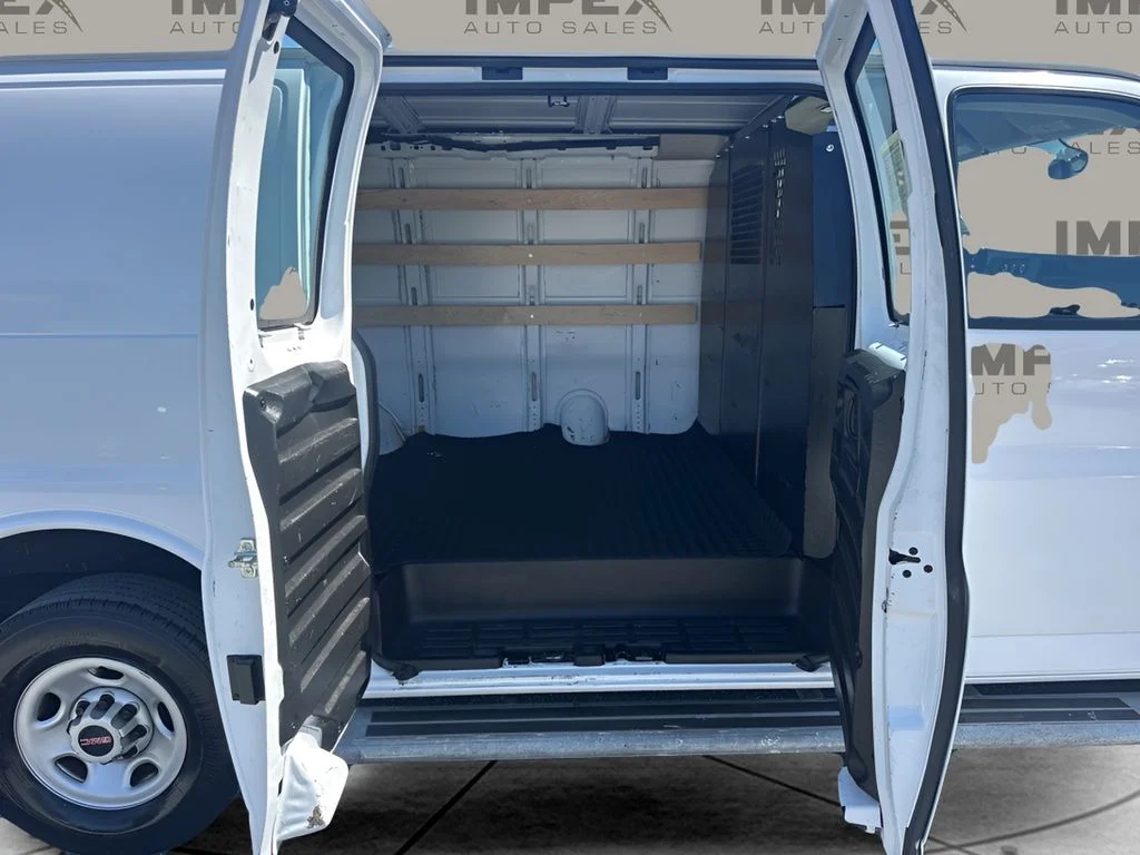 Used 2023 White GMC Work Van image 21