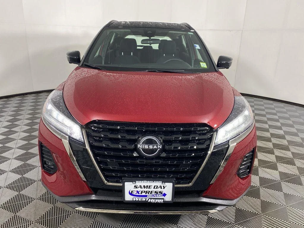 Used 2024 Super Black Nissan SR image 4
