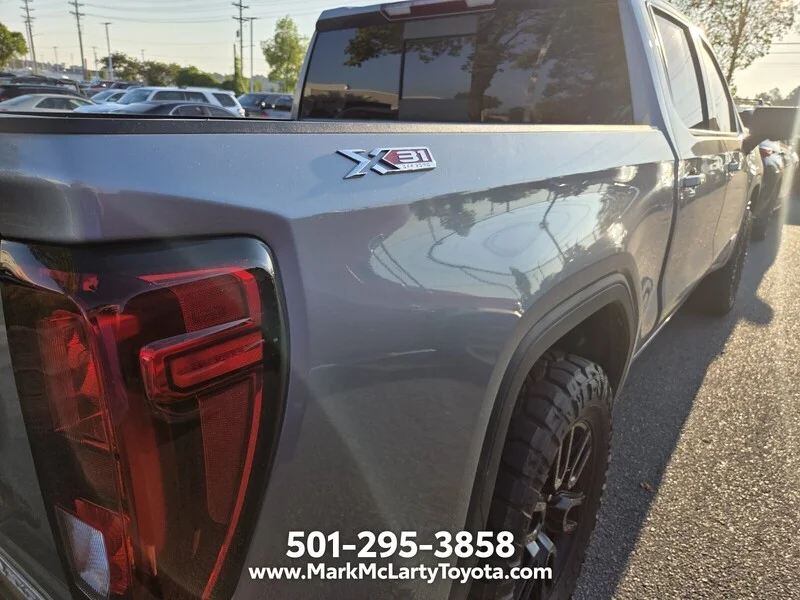 Used 2025 Sterling Metallic GMC ELEVATION image 7