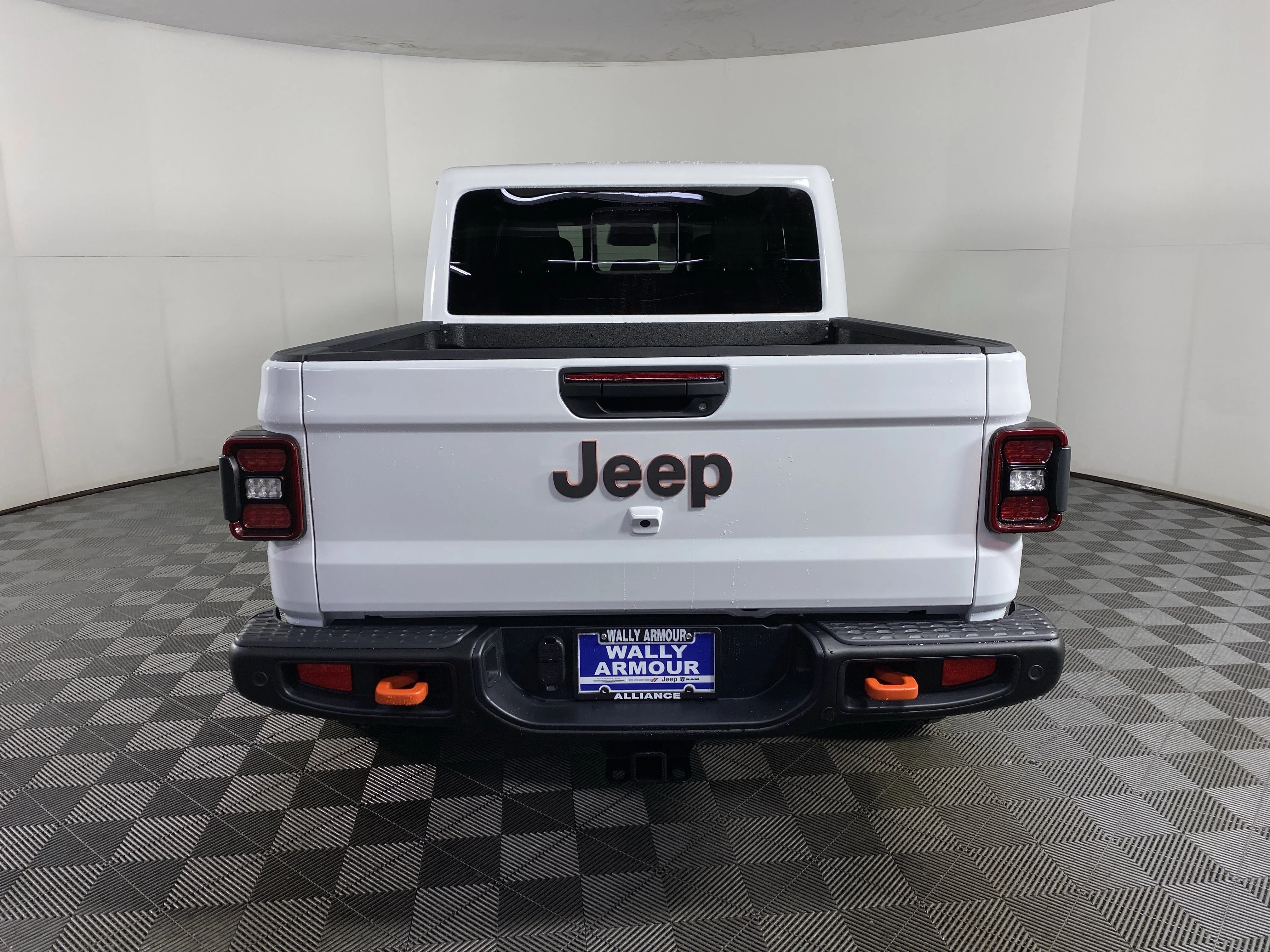 New 2026 Bright White Clear-Coat Exterior Paint Jeep Mojave X image 8