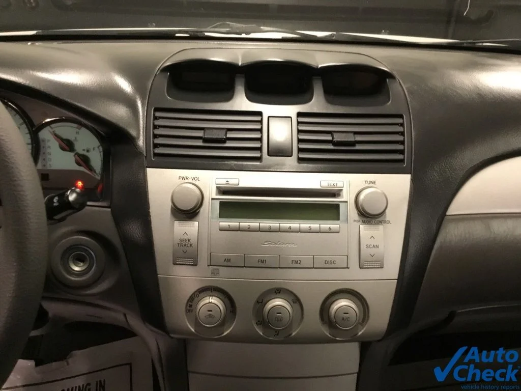 Used 2006 Beige Toyota SE image 36