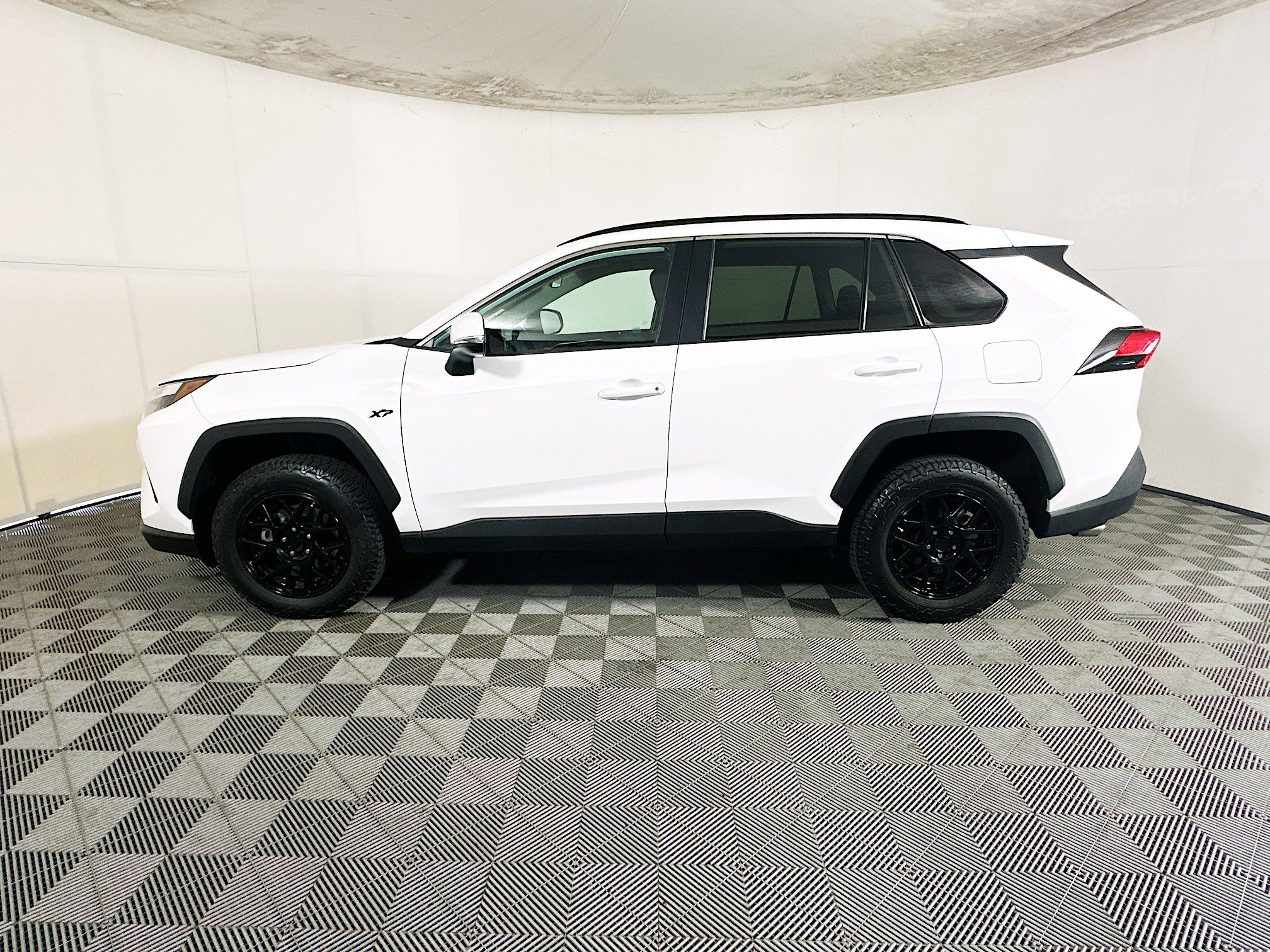 Used 2023 Ice Toyota XLE image 6