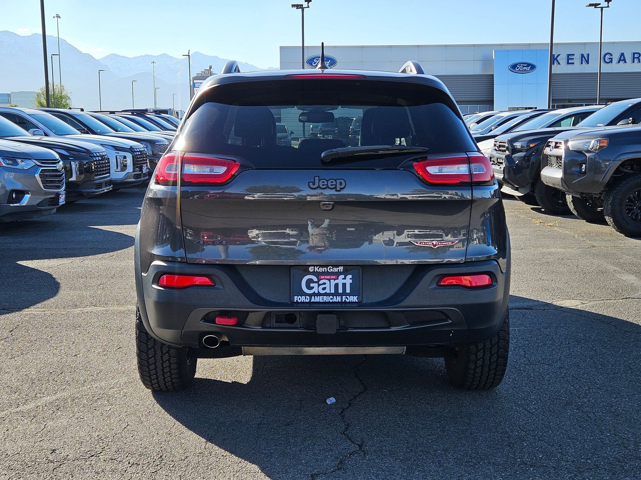 Used 2015 Granite Crystal Clearcoat Metallic Jeep Trailhawk image 4