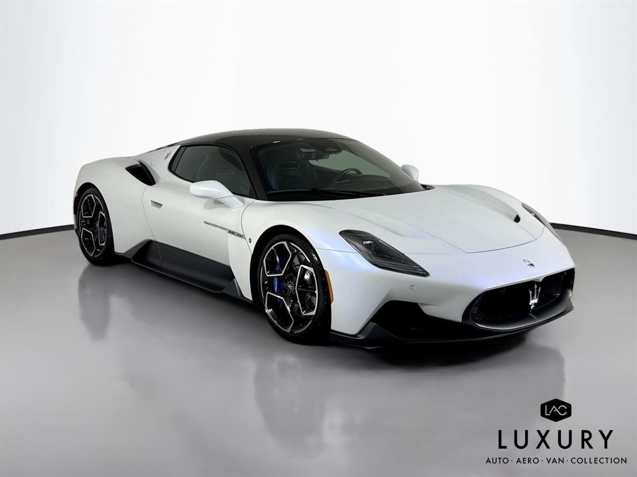 Used 2023 Bianco Solid Maserati  image 2