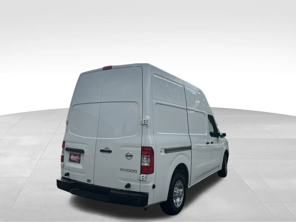 Used 2020 Glacier White Nissan SV image 5