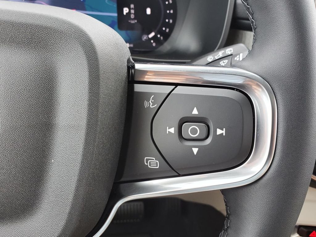 2026 Volvo XC40 Plus - Photo 13