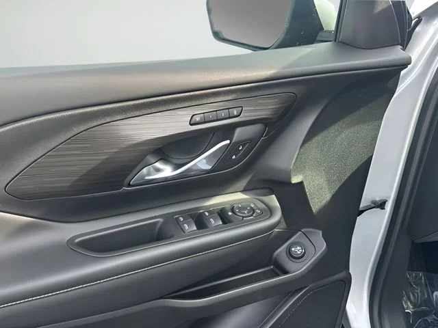 Used 2022 Silver GMC SLT image 9