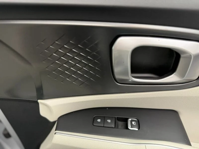 Used 2022  Kia S Sport Utility 4D image 21