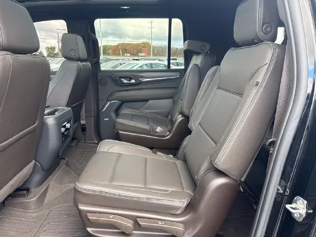 Used 2023 ONYX BLACK GMC Denali image 30