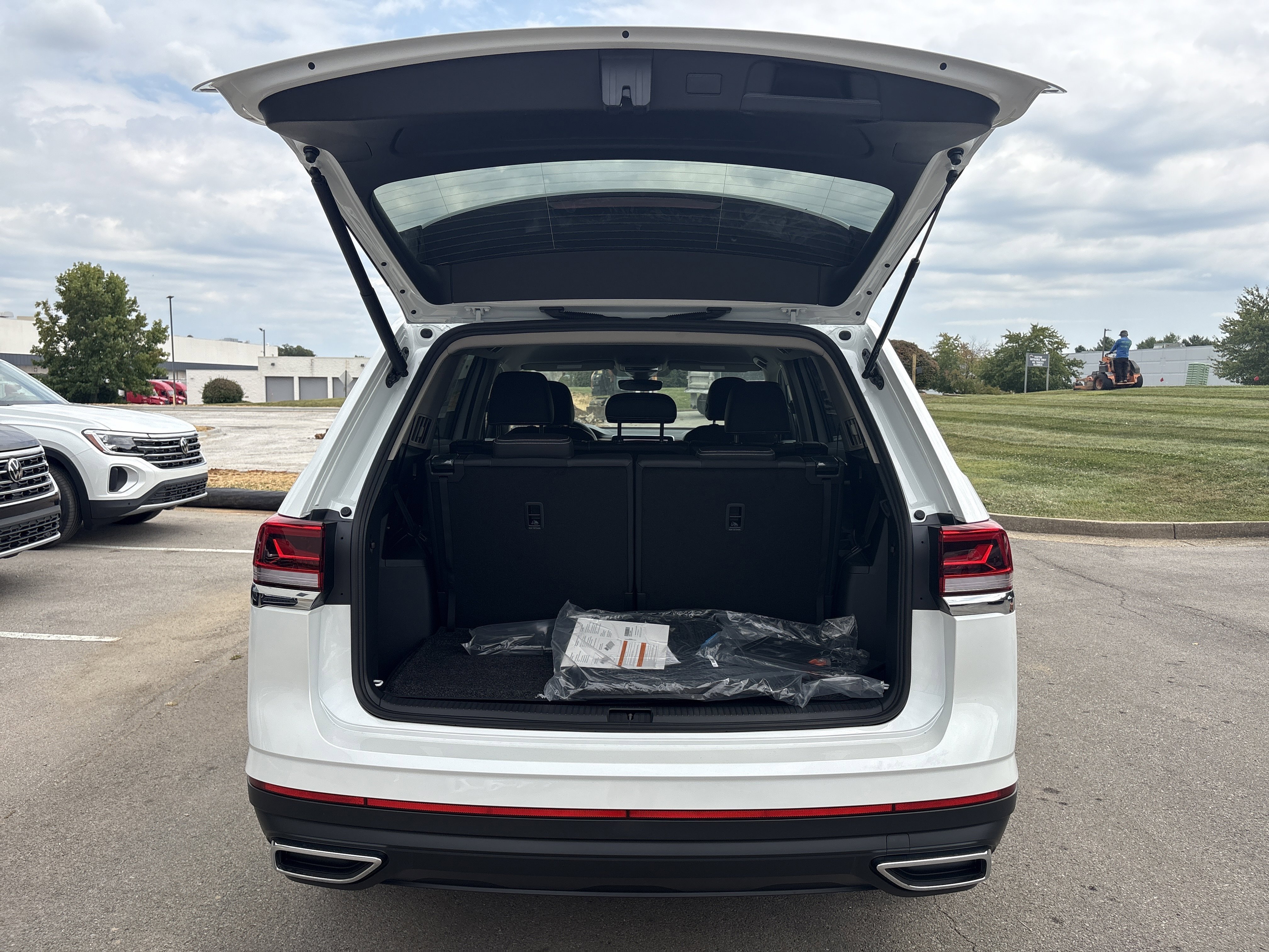 2026 Volkswagen Atlas SE - Photo 29