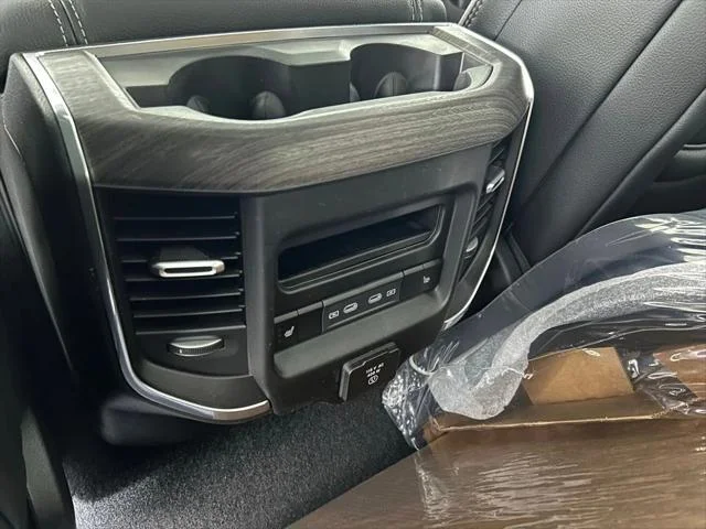 New 2026 Ivory White Tri-Coat Pearl-Coat Exterior Paint RAM LARAMIE image 14