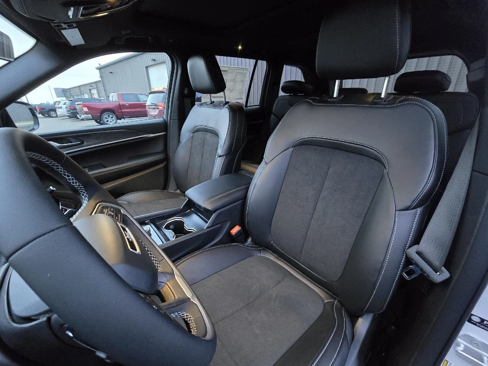 2026 Jeep Grand Cherokee Laredo - Photo 16